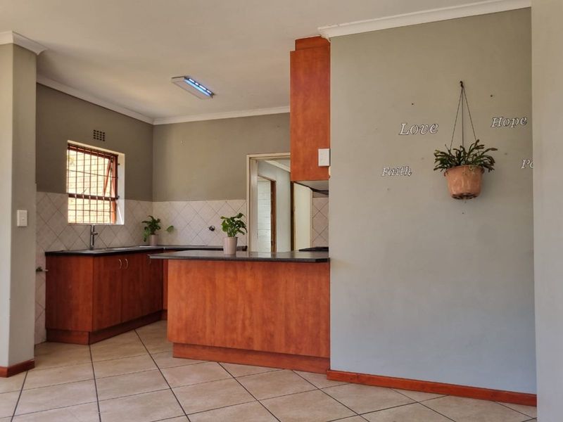 Townhouse For Sale in Zonnendal - Photo 6