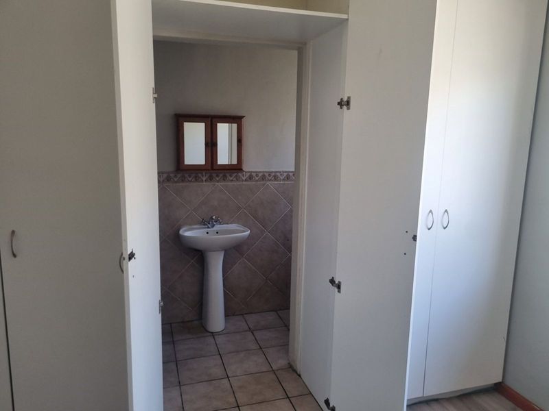 Townhouse For Sale in Zonnendal - Photo 10