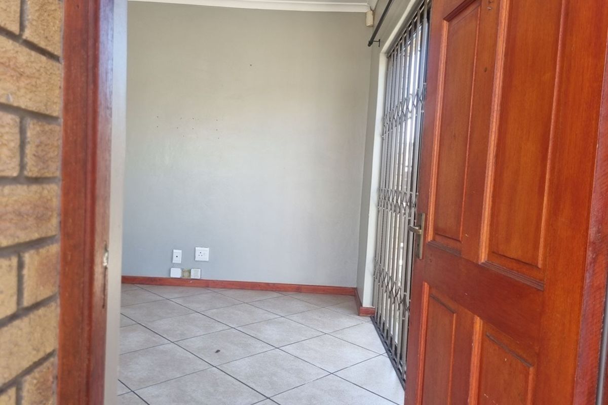 Townhouse For Sale in Zonnendal - Photo 3