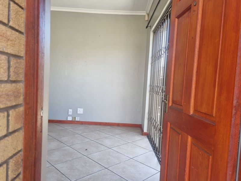 Townhouse For Sale in Zonnendal - Photo 3