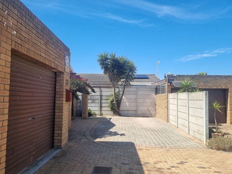 Townhouse For Sale in Zonnendal - Photo 2