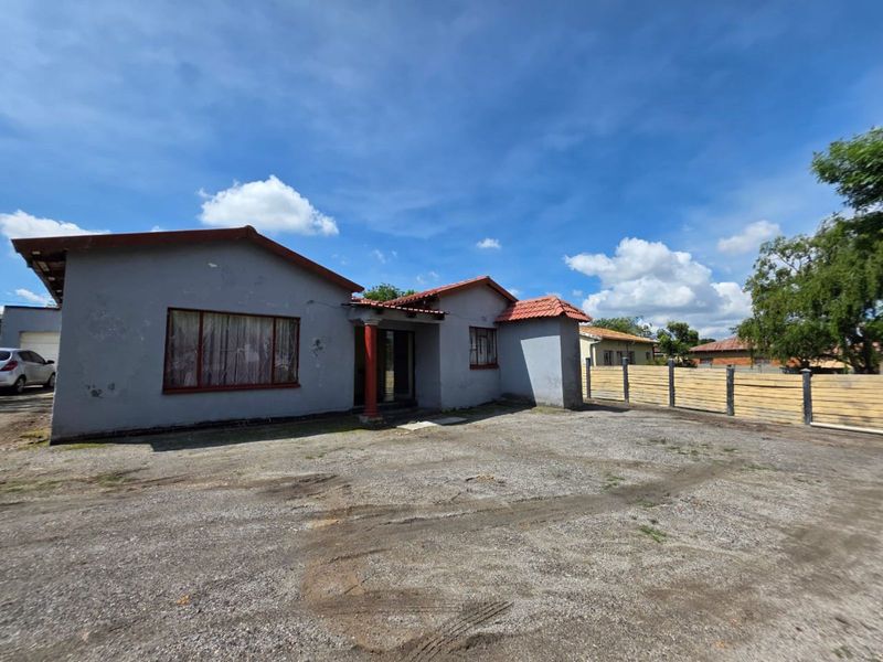 House For Sale in Evander - Photo 2