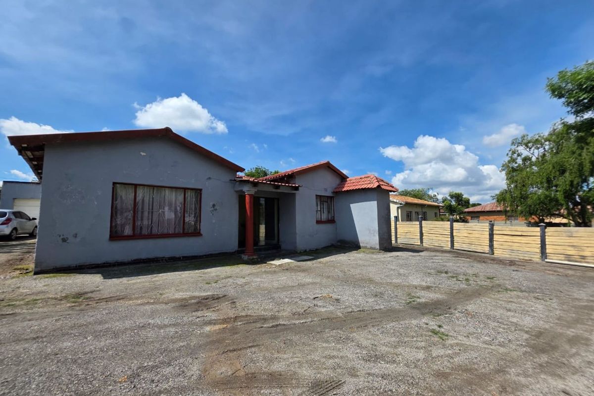 House For Sale in Evander - Photo 2