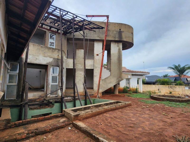 House For Sale in Woodlands - Photo 4