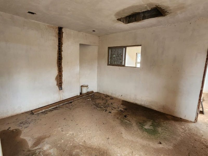 House For Sale in Woodlands - Photo 7