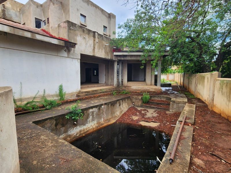 House For Sale in Woodlands - Photo 6