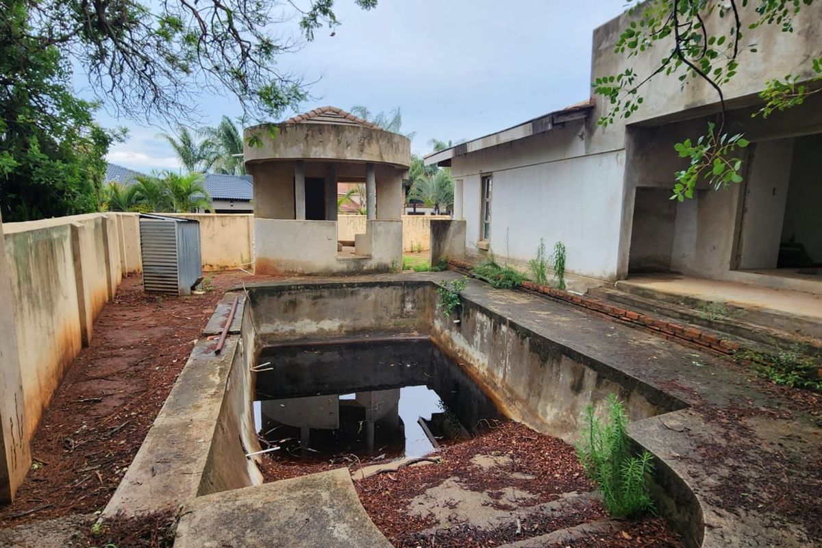 House For Sale in Woodlands - Photo 5