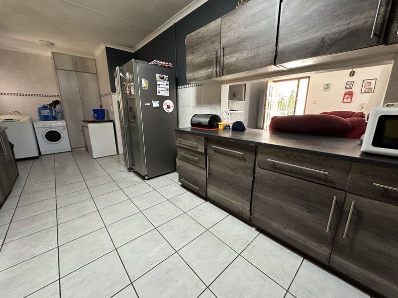 House For Sale in Kruinpark - Photo 2