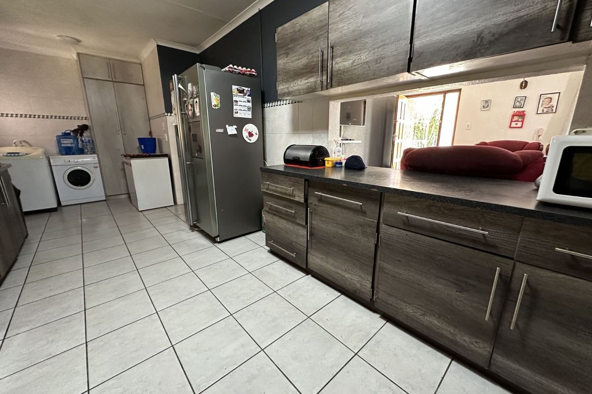 House For Sale in Kruinpark - Photo 2