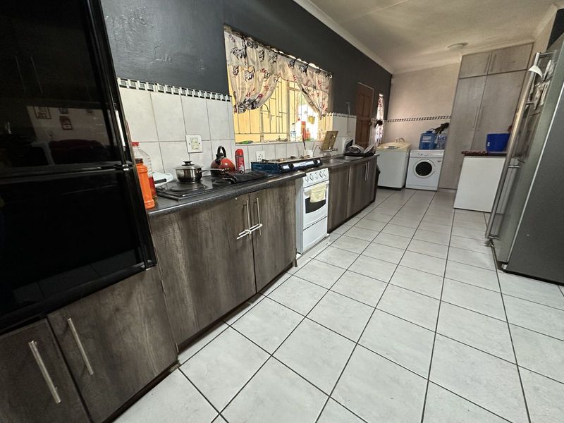 House For Sale in Kruinpark - Photo 4