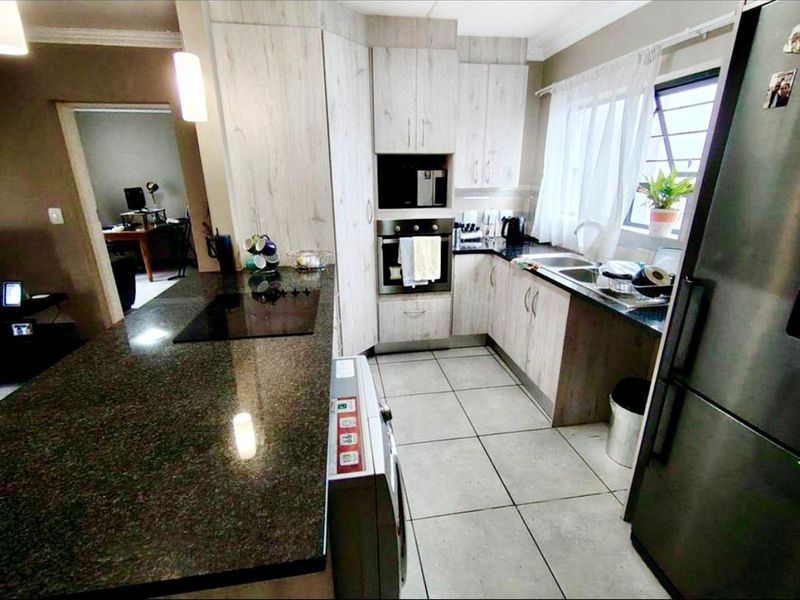 Apartment For Sale in Amberfield - Photo 2