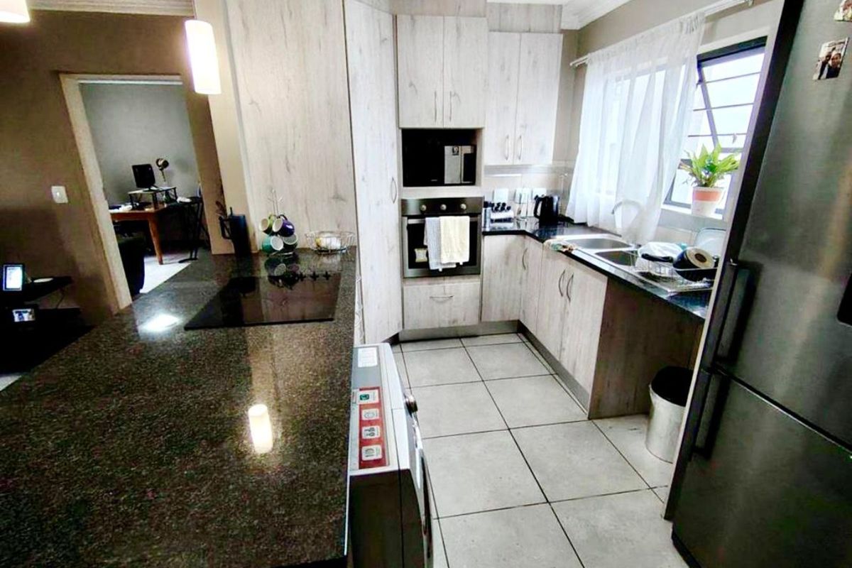 Apartment For Sale in Amberfield - Photo 2