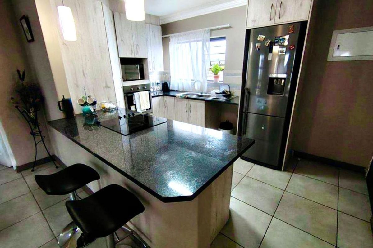 Apartment For Sale in Amberfield - Photo 3