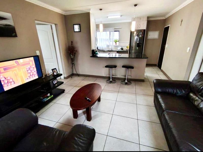 Apartment For Sale in Amberfield - Photo 4