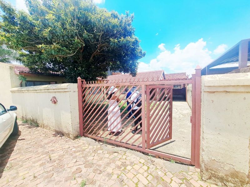 House For Sale in Mamelodi East - Photo 2