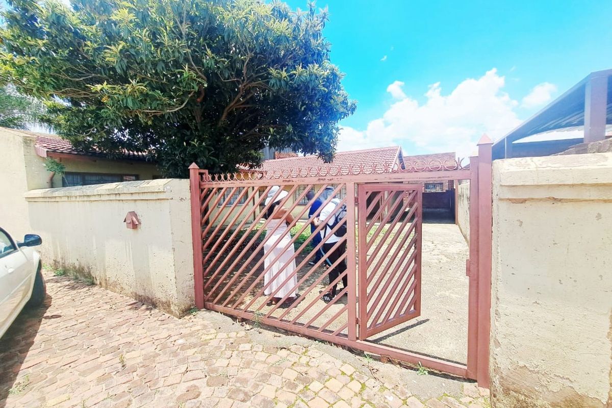 House For Sale in Mamelodi East - Photo 2