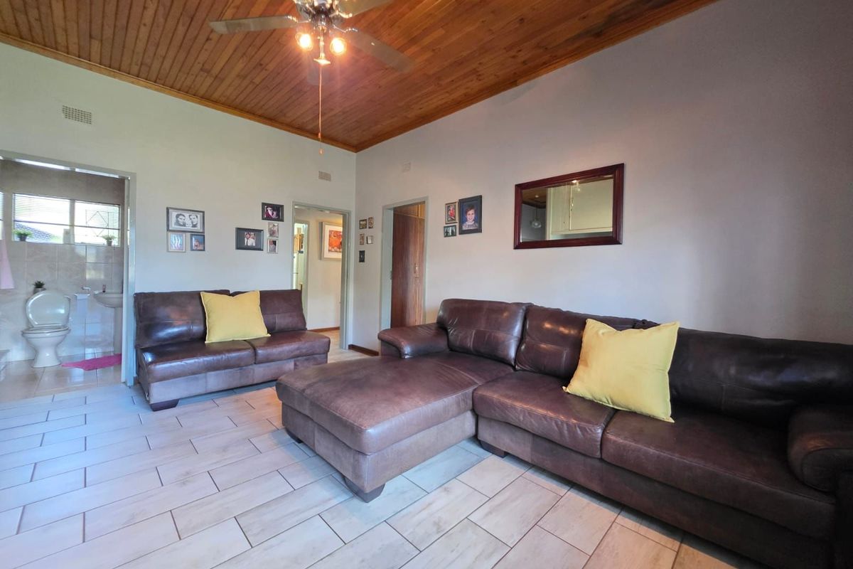 House For Sale in Hadison Park - Photo 2