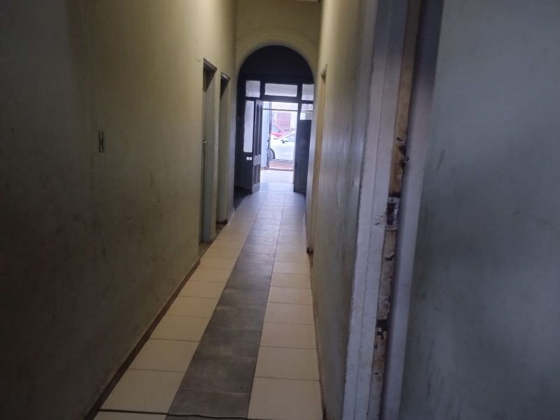 House For Sale in Yeoville - Photo 2
