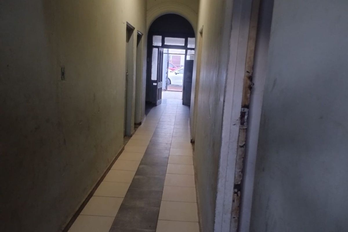House For Sale in Yeoville - Photo 2