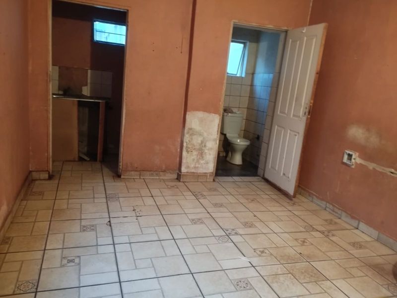 House For Sale in Yeoville - Photo 4