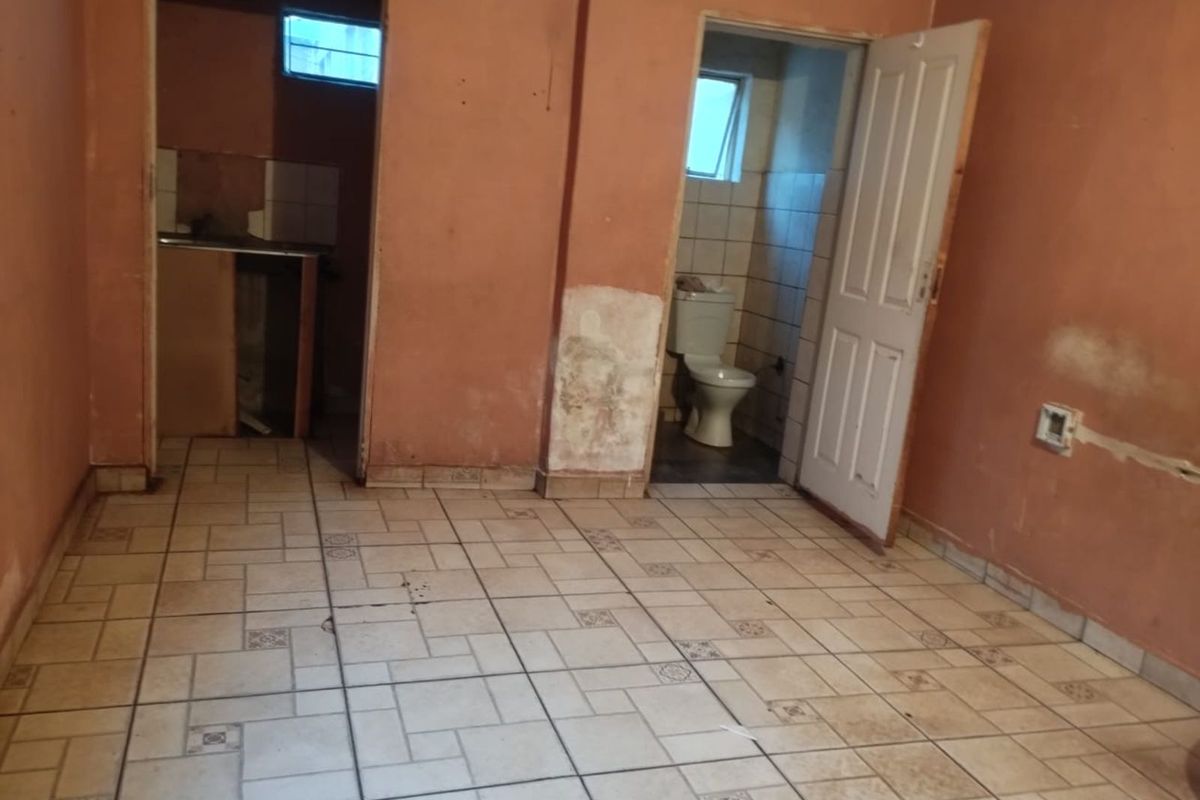 House For Sale in Yeoville - Photo 4