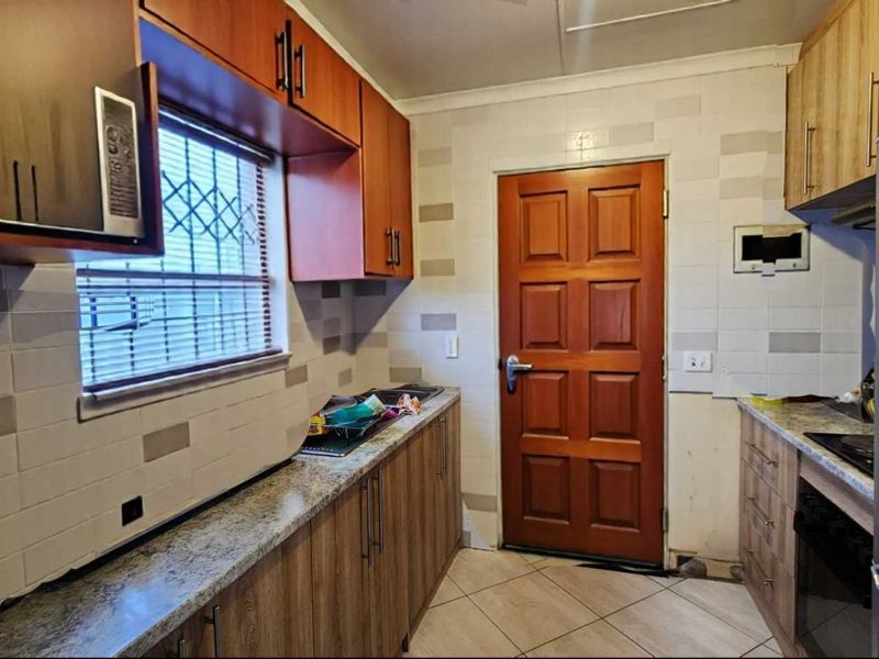 House For Sale in Riverside View - Photo 9