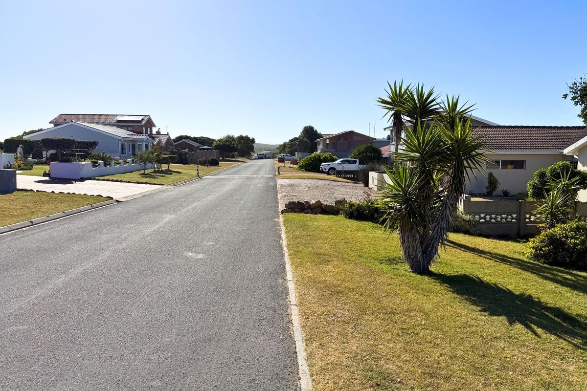 House For Sale in Kleinbaai - Photo 2