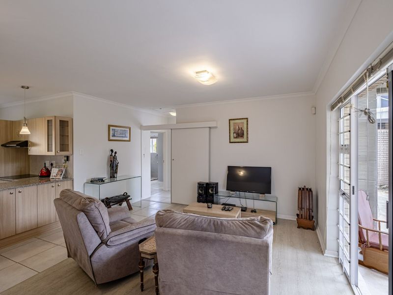 Townhouse For Sale in Walmer Heights - Photo 7