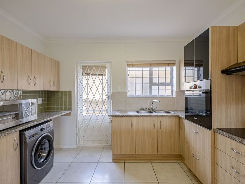 Townhouse For Sale in Walmer Heights - Photo 10
