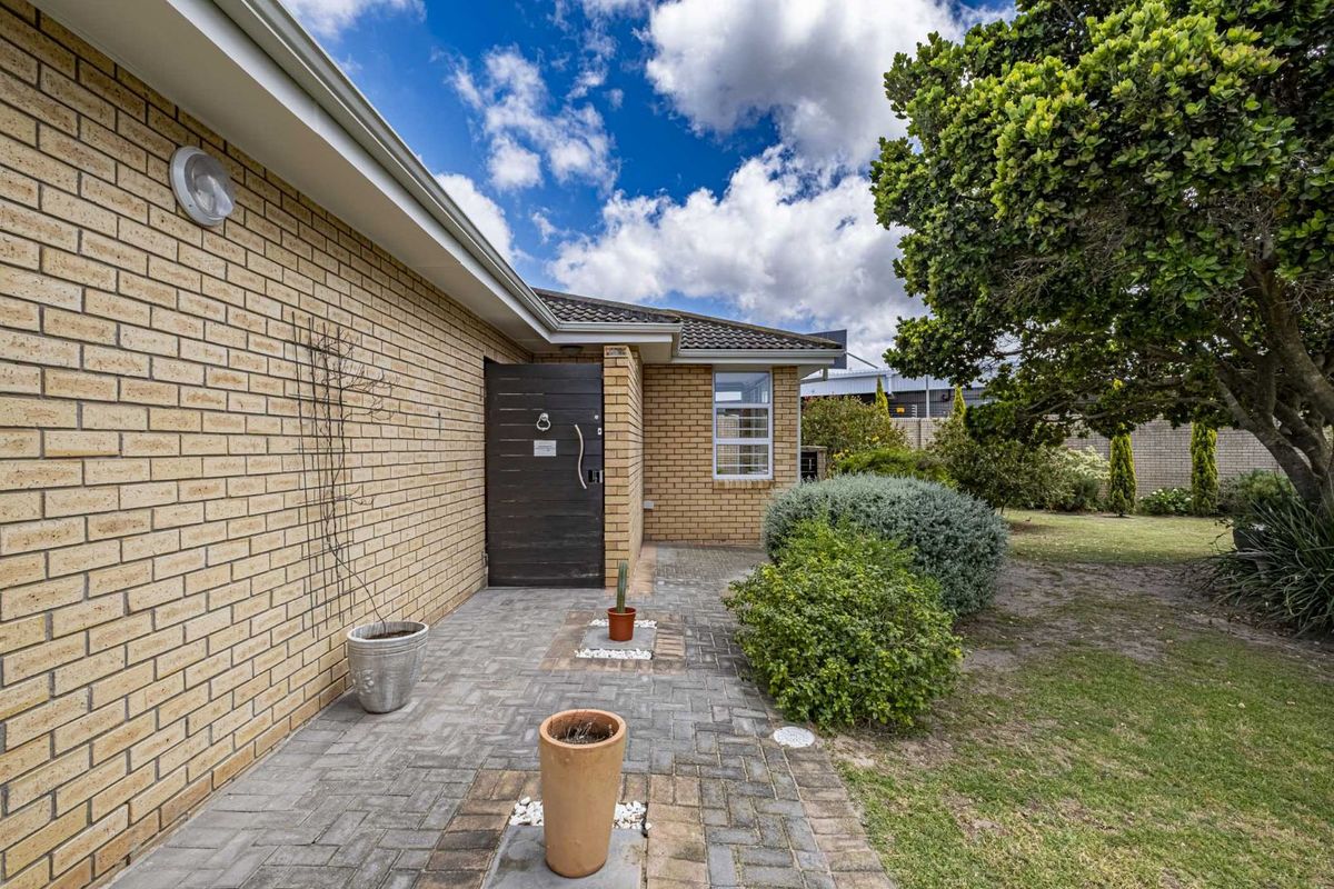 Townhouse For Sale in Walmer Heights - Photo 4