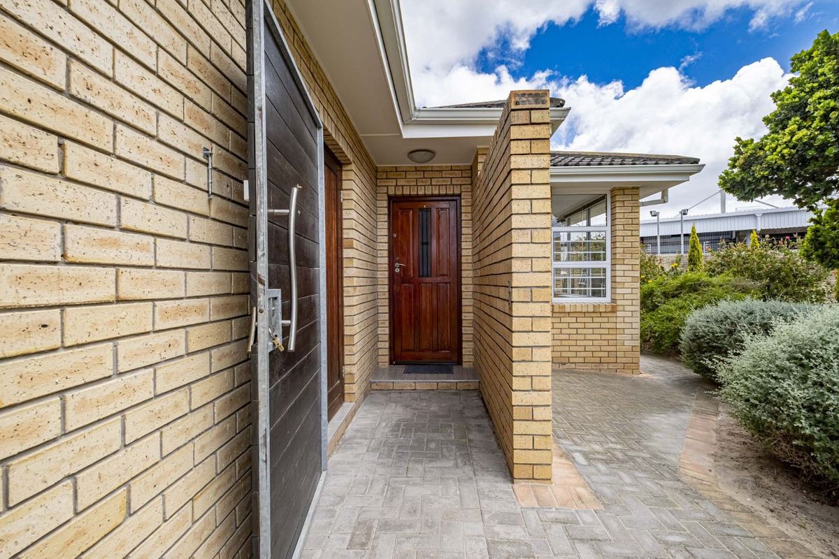 Townhouse For Sale in Walmer Heights - Photo 5