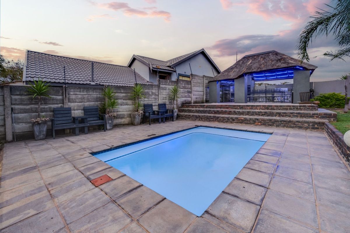 House For Sale in Kenmare - Photo 2