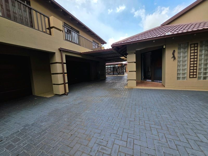 House For Sale in Secunda Central - Photo 2