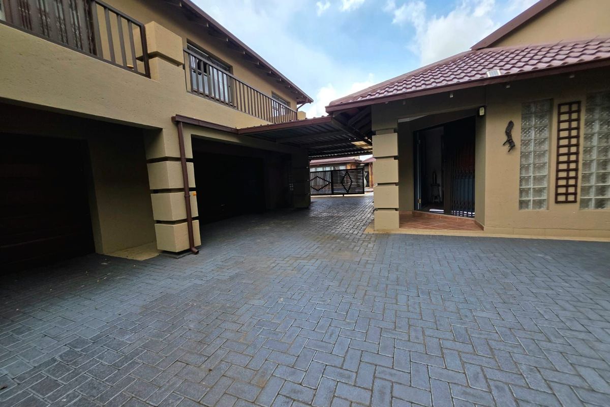 House For Sale in Secunda Central - Photo 2