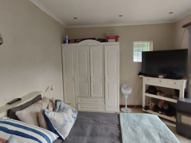 House For Sale in West Riding - Photo 8