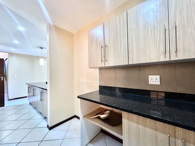 Townhouse For Sale in Mooikloof Ridge - Photo 8