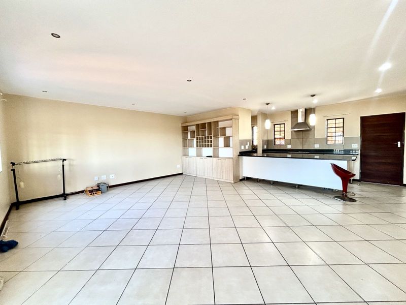 Townhouse For Sale in Mooikloof Ridge - Photo 2