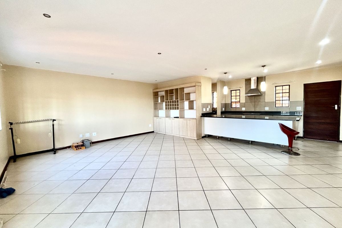 Townhouse For Sale in Mooikloof Ridge - Photo 2