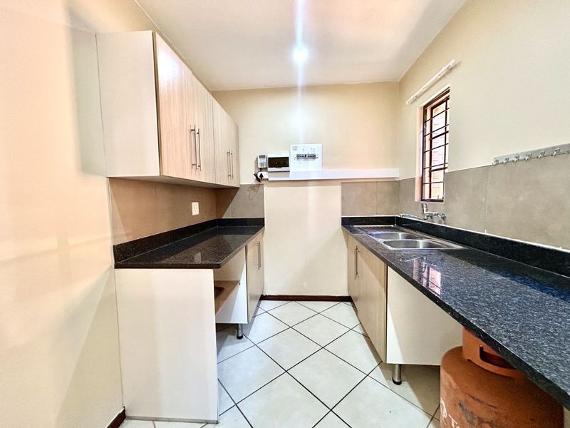 Townhouse For Sale in Mooikloof Ridge - Photo 7