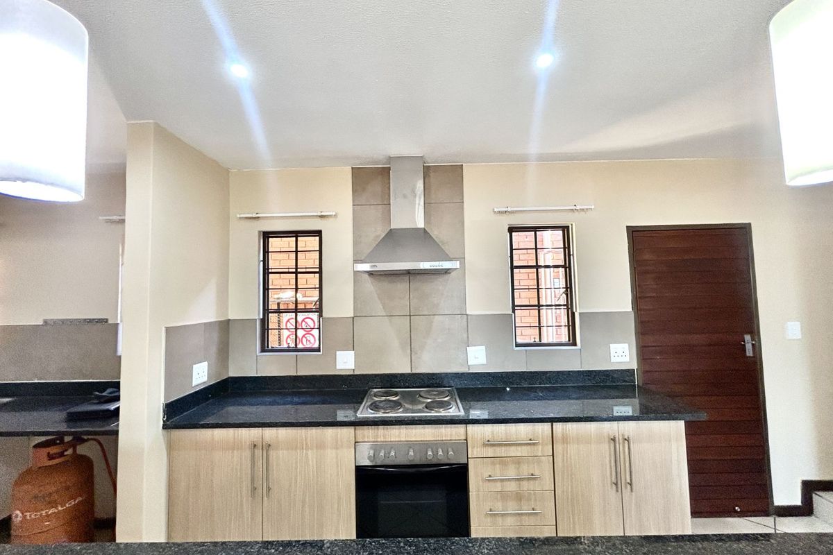 Townhouse For Sale in Mooikloof Ridge - Photo 5