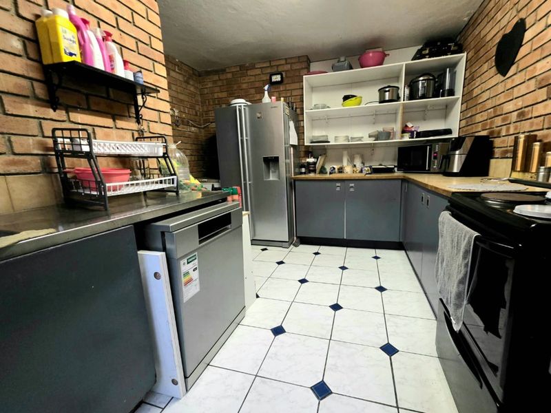 Townhouse For Sale in Secunda Central - Photo 10