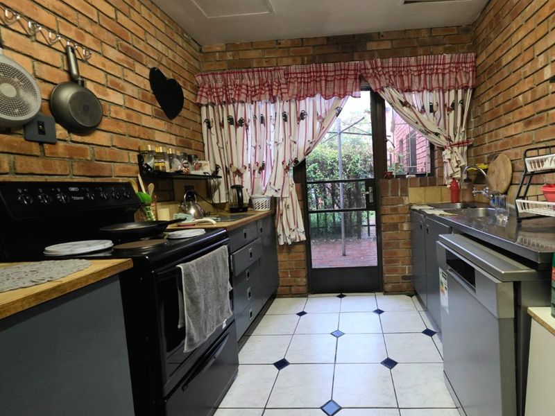 Townhouse For Sale in Secunda Central - Photo 9