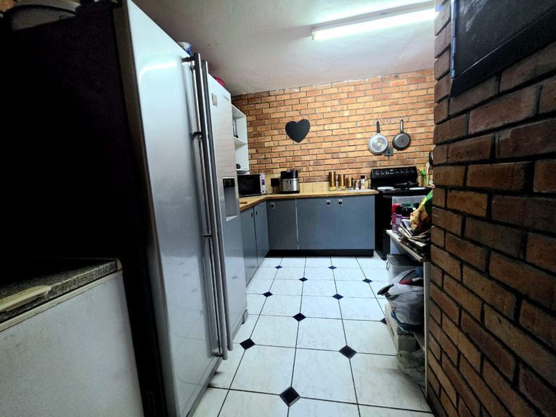 Townhouse For Sale in Secunda Central - Photo 8