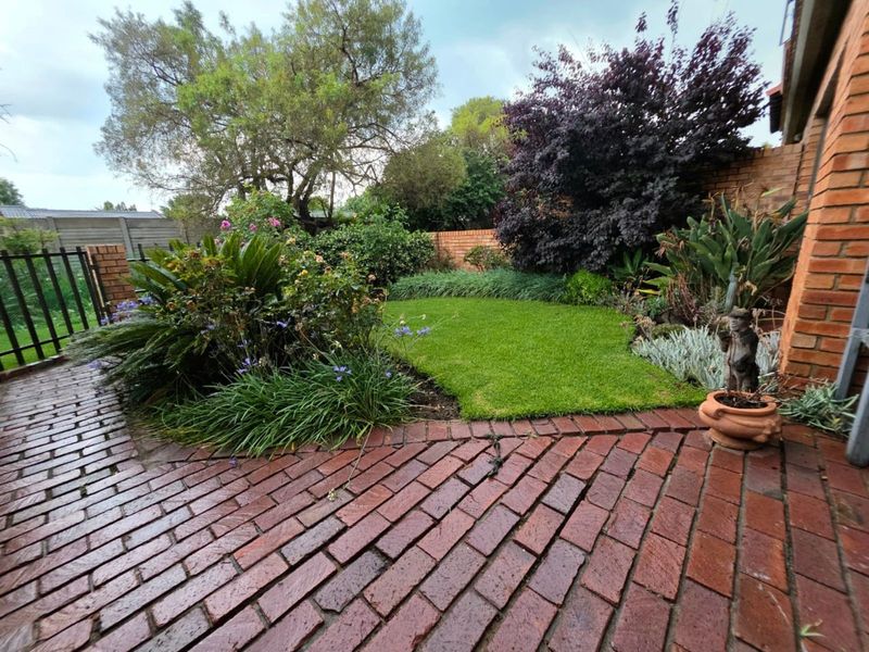 Townhouse For Sale in Secunda Central - Photo 2