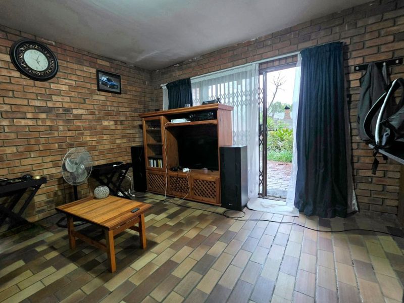 Townhouse For Sale in Secunda Central - Photo 4