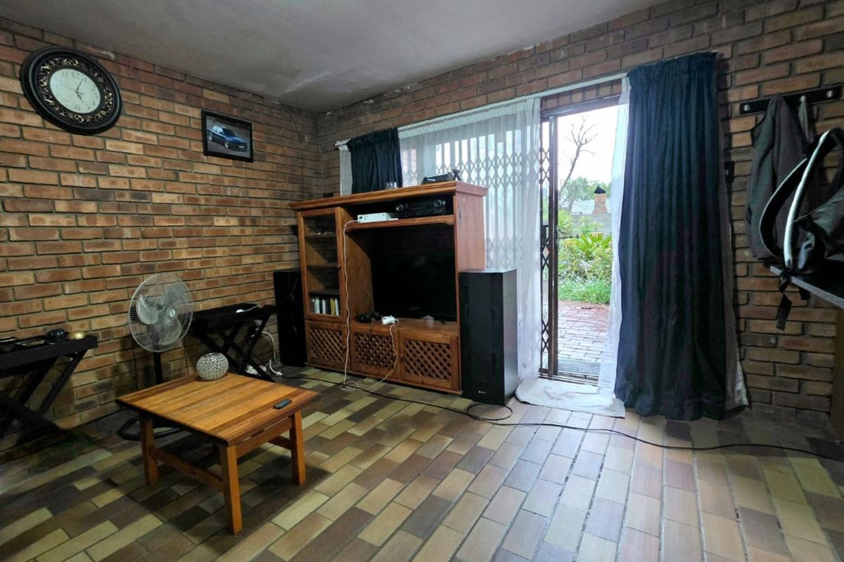 Townhouse For Sale in Secunda Central - Photo 4