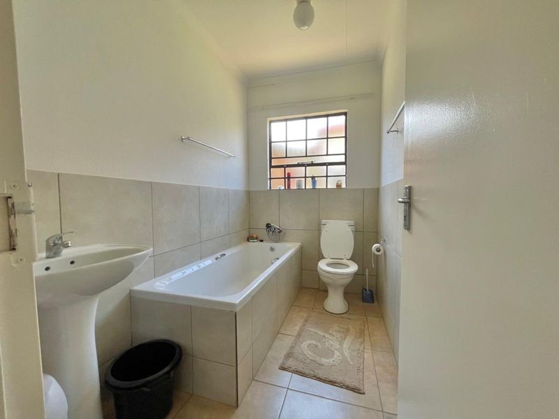 Townhouse For Sale in Amandasig - Photo 8