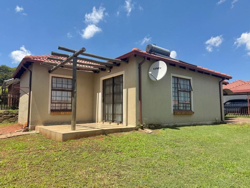 Townhouse For Sale in Amandasig - Photo 2