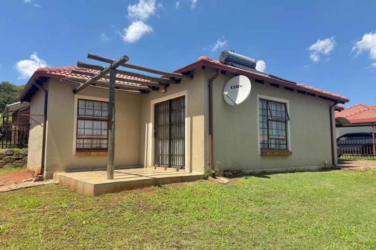 Townhouse For Sale in Amandasig - Photo 2