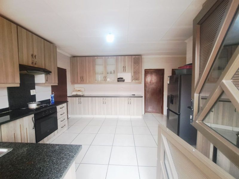 House For Sale in Mamelodi West - Photo 2